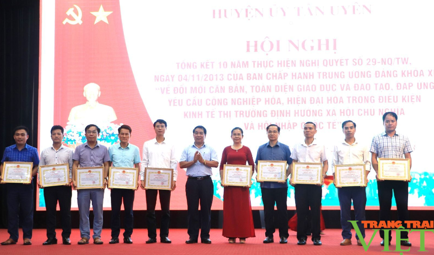 Ngành GD&ĐT Tân Uyên: Đạt nhiều kết quả nổi trong thực hiện Nghị quyết số 29/NQ-TW - Ảnh 4. Ngành GD&ĐT Tân Uyên: Đạt nhiều kết quả nổi trong thực hiện Nghị quyết số 29/NQ-TW - Ảnh 4.