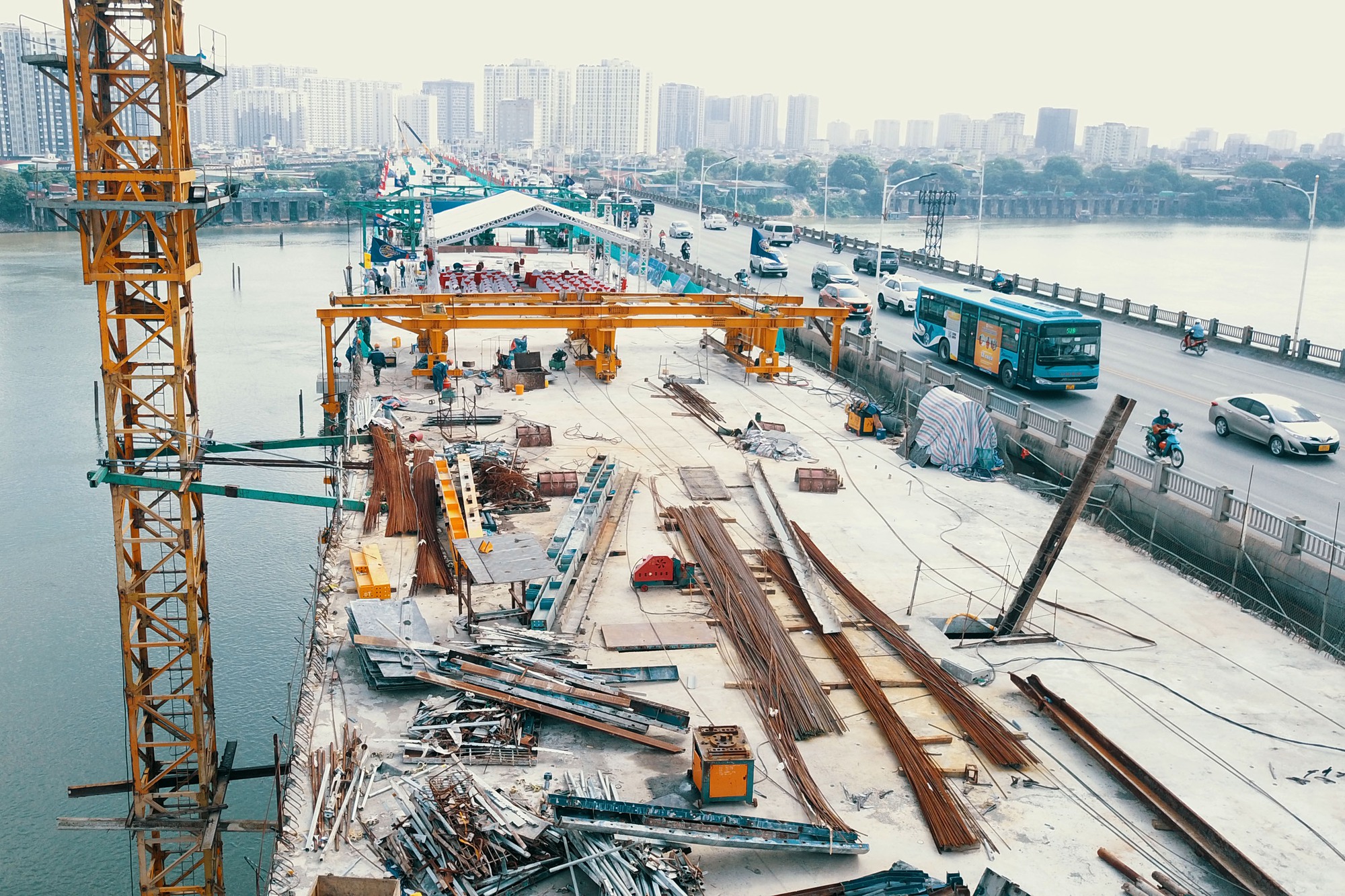 Công tác chuẩn bị trước ngày hợp long cầu Vĩnh Tuy 2 - Ảnh 4.