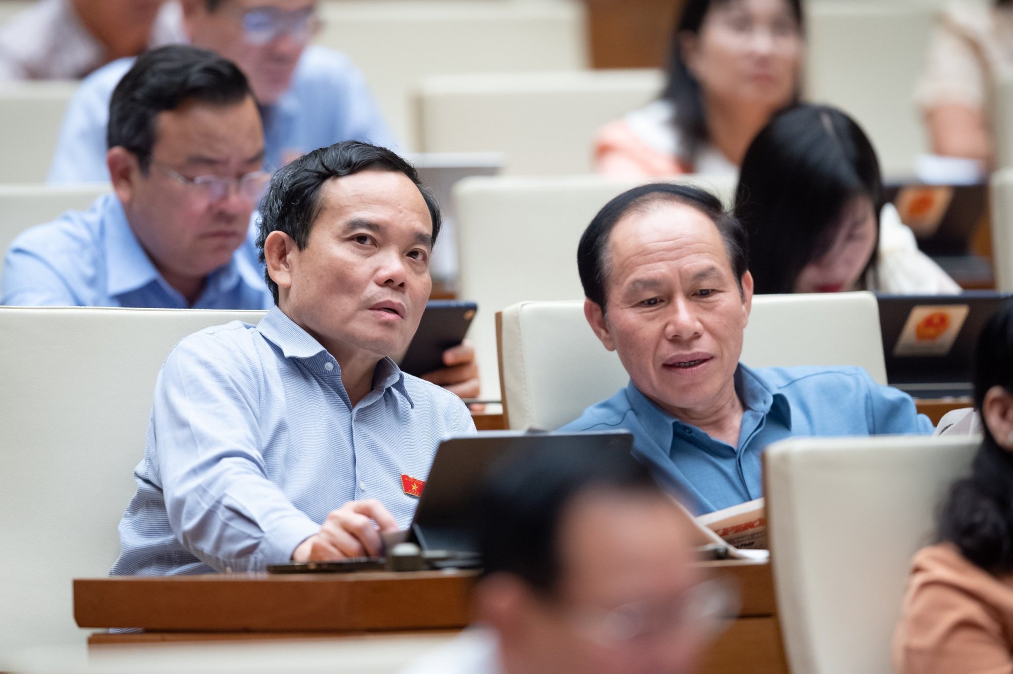 Không lấy phiếu tín nhiệm với người nghỉ chữa bệnh hiểm nghèo và không điều hành công tác từ 6 tháng? - Ảnh 1.