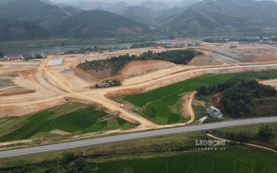 Hình ảnh đại công trường sân bay Sa Pa sau 1 năm khởi công xây dựng - Ảnh 4.