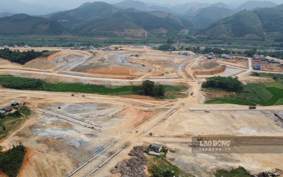 Hình ảnh đại công trường sân bay Sa Pa sau 1 năm khởi công xây dựng - Ảnh 6.