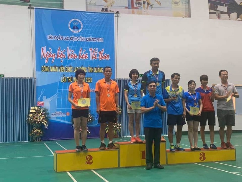 Cô giáo vùng khó gần 30 năm cháy lửa tình yêu nghề - Ảnh 2.