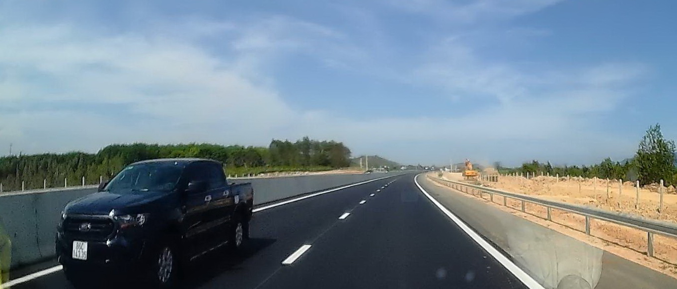 Truy tìm ô tô chạy ngược chiều trên cao tốc Phan Thiết - Dầu Giây để xử lý - Ảnh 1.