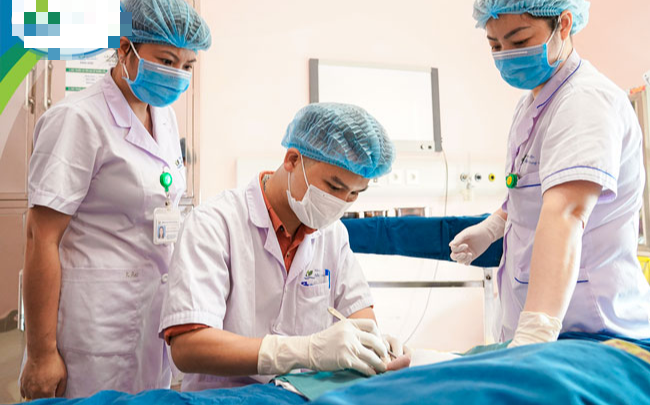 3 trẻ bị bỏng nặng do chạm vào máy chạy bộ tại nhà nguy hiểm khó lường - Ảnh 1.