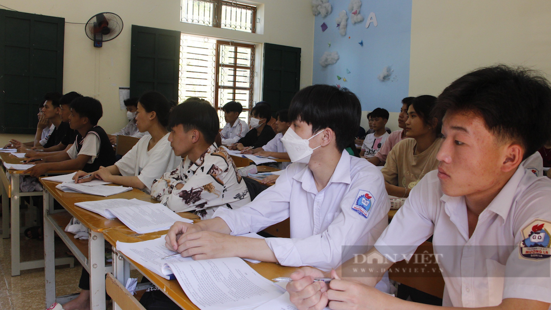 Vượt nắng nóng cô trò vùng cao Sơn La miệt mài ôn thi - Ảnh 3.