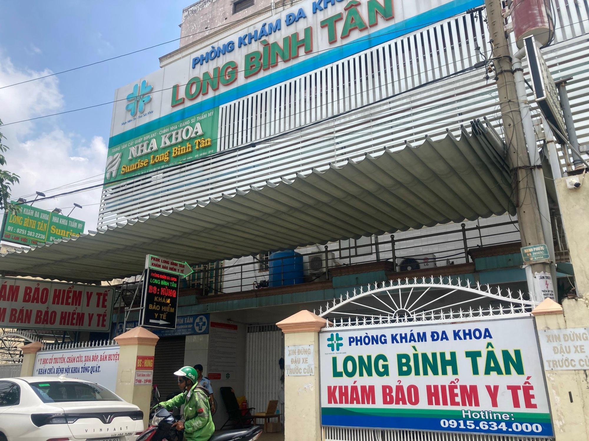 Đồng Nai: Cảnh sát khám xét hàng loạt phòng khám vì liên quan đến hành vi bán giấy chứng nhận bảo hiểm - Ảnh 2.