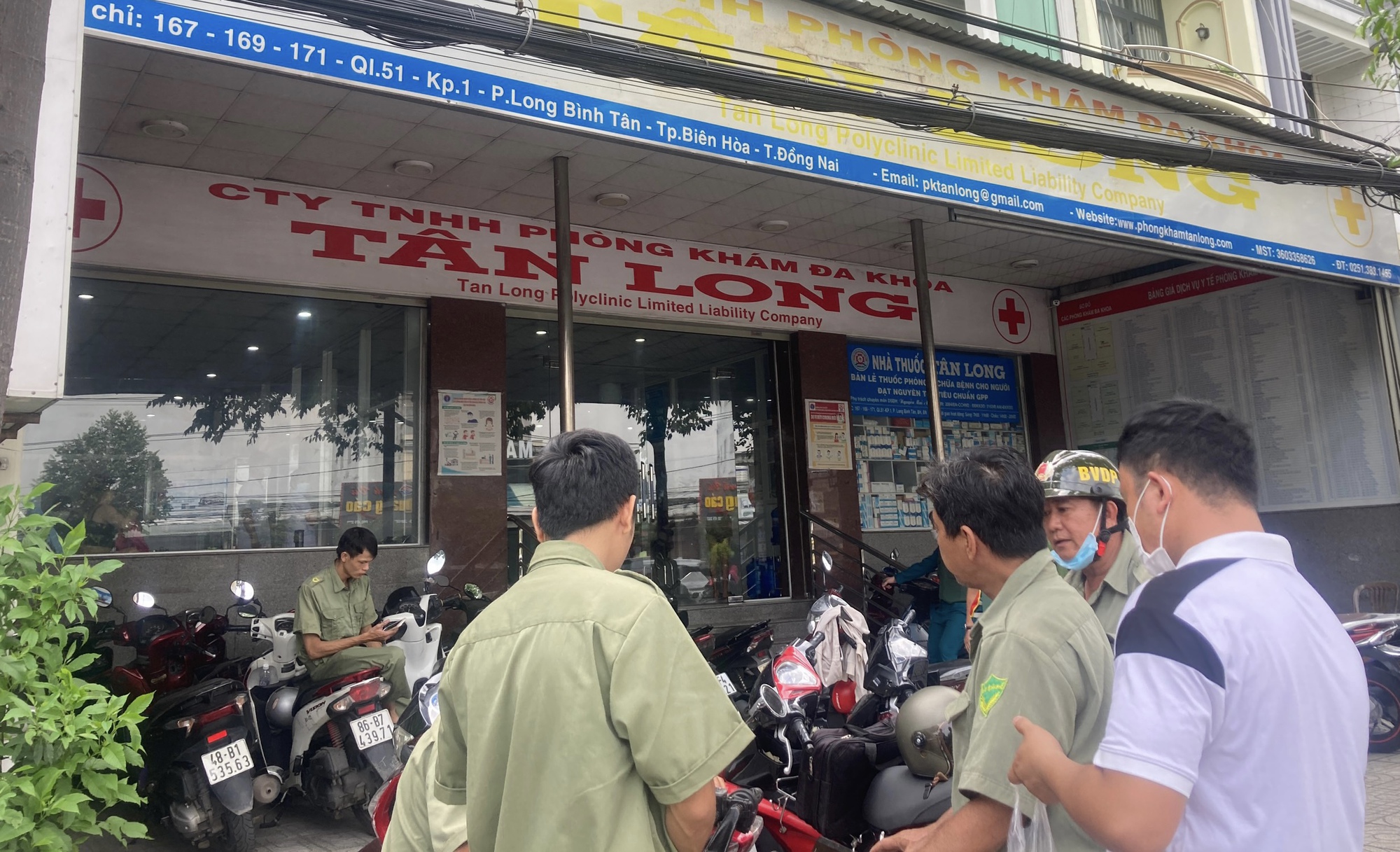 Đồng Nai: Cảnh sát khám xét hàng loạt phòng khám vì liên quan đến hành vi bán giấy chứng nhận bảo hiểm - Ảnh 1.