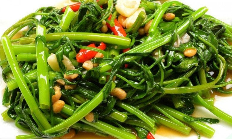 Xào rau muống cứ rắc vài hạt này, cọng nào cũng xanh mướt, giòn ngon, không bao giờ thâm đen - Ảnh 2.