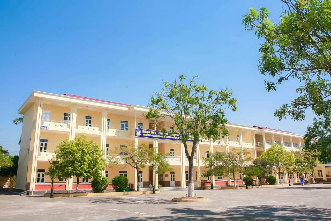 Tranh cãi xung quanh việc một trường học yêu cầu phụ huynh không cho con làm thêm kiếm tiền dịp nghỉ hè - Ảnh 1.