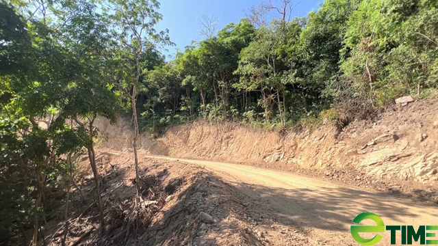 Quảng Ngãi: Hình ảnh tuyến đường DEOCA GROUP đã mở, trên diện tích rừng Kfw6 bị phá trái phép - Ảnh 7. Quảng Ngãi: Hình ảnh tuyến đường DEOCA GROUP đã mở, trên diện tích rừng Kfw6 bị phá trái phép - Ảnh 7.