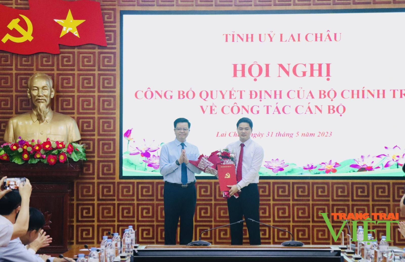 Ông Vũ Mạnh Hà được điều động giữ chức Phó Bí thư Tỉnh Ủy Lai Châu - Ảnh 2. Ông Vũ Mạnh Hà được điều động giữ chức Phó Bí thư Tỉnh Ủy Lai Châu - Ảnh 2.