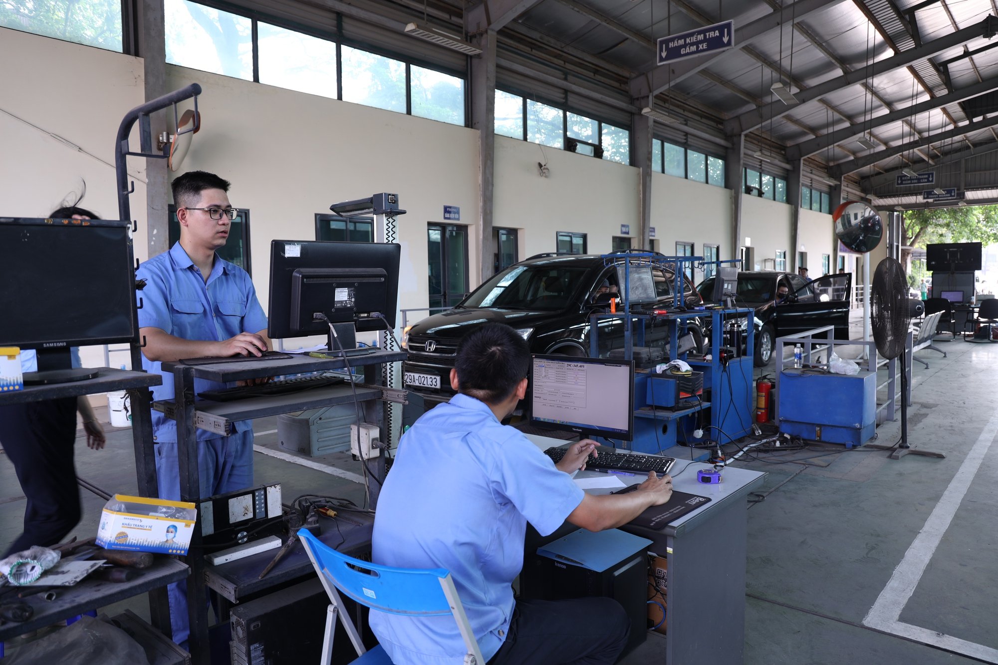 Hết hạn đăng kiểm: Chủ xe có thể &quot;gia hạn đăng kiểm&quot; trên điện thoại? - Ảnh 1.