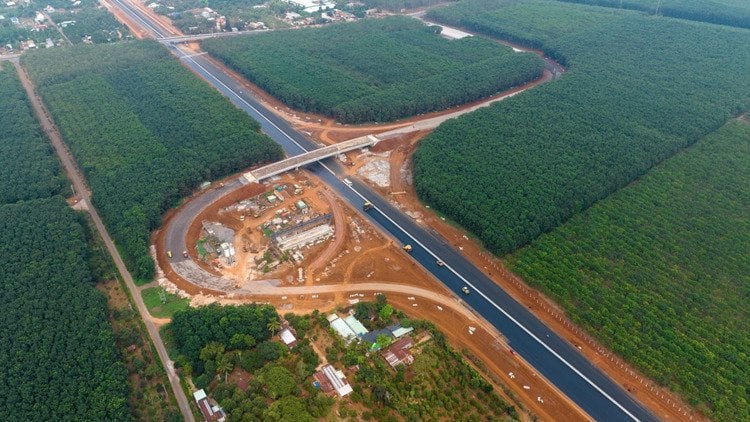 Du lịch thu 24.000 tỷ đồng dịp nghỉ lễ 30/4, nhiều tỉnh đón lượng khách bùng nổ - Ảnh 5. Du lịch thu 24.000 tỷ đồng dịp nghỉ lễ 30/4, nhiều tỉnh đón lượng khách bùng nổ - Ảnh 5.