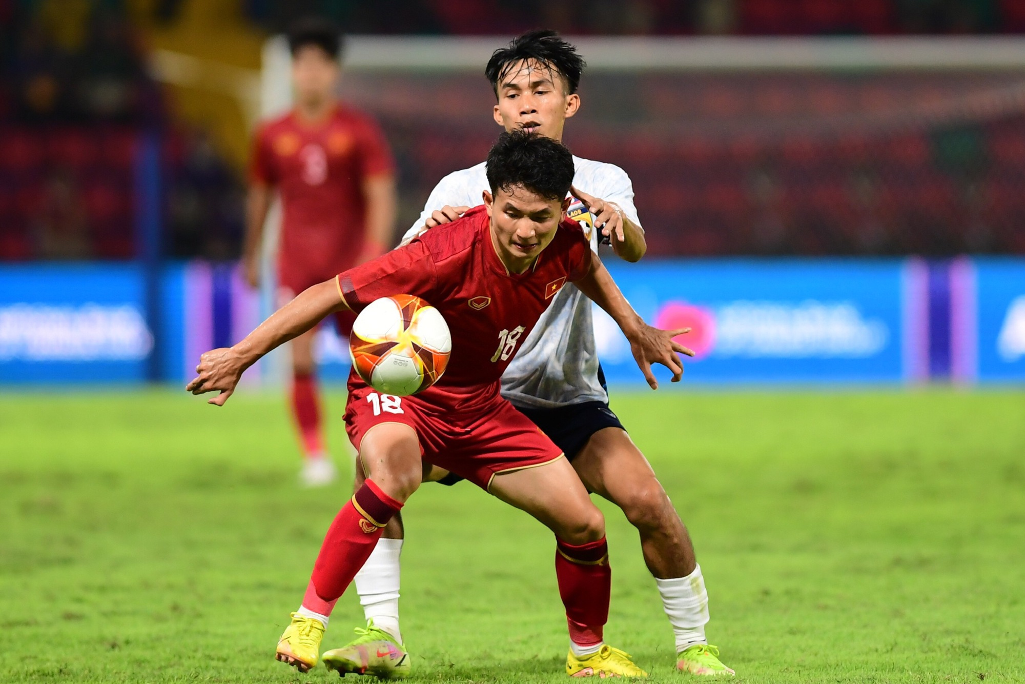 Tin sáng (4/5): Phong cách “kỳ lạ” của HLV Troussier ở U22 Việt Nam - Ảnh 1.