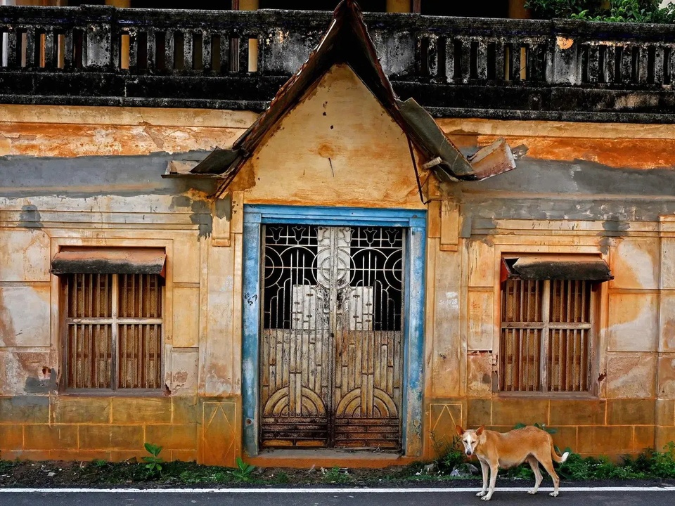 Bên trong 15.000 biệt thự xa hoa bỏ hoang ở Ấn Độ - Ảnh 10.