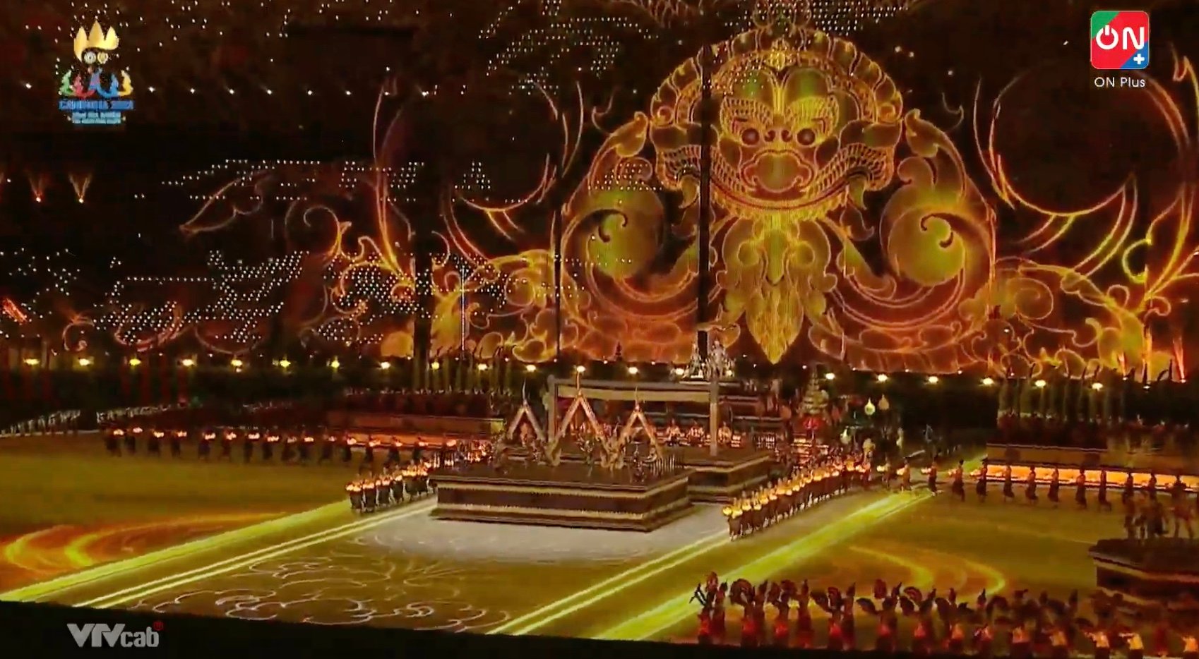 Lễ khai mạc SEA Games 32 khiến khán giả Đông Nam Á choáng ngợp - Ảnh 1.