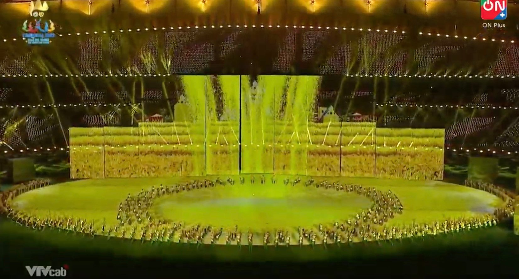 Lễ khai mạc SEA Games 32 khiến khán giả Đông Nam Á choáng ngợp - Ảnh 5.
