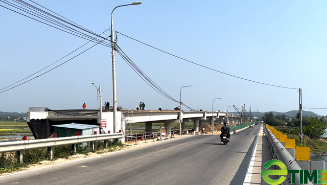 Quảng Ngãi: “Đua” thời gian đưa cầu 190 tỷ của công trình trọng điểm về đích trước hạn định - Ảnh 4. Quảng Ngãi: “Đua” thời gian đưa cầu 190 tỷ của công trình trọng điểm về đích trước hạn định - Ảnh 4.