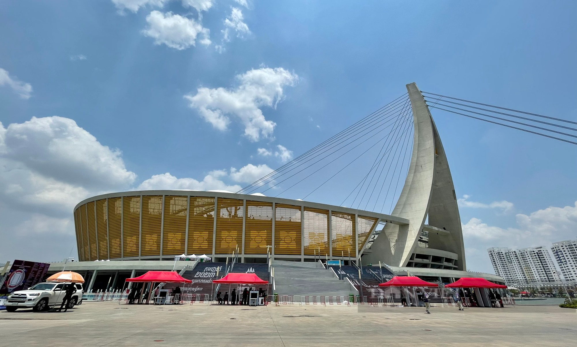 An ninh được thắt chặt trước lễ khai mạc SEA Games 32 - Ảnh 1.