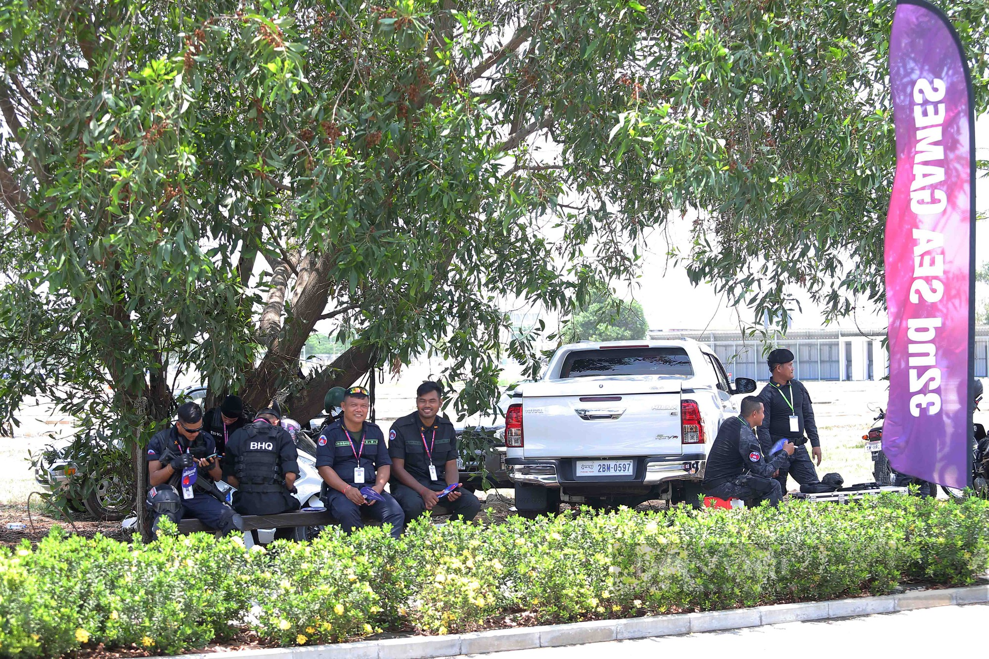 An ninh được thắt chặt trước lễ khai mạc SEA Games 32 - Ảnh 9.