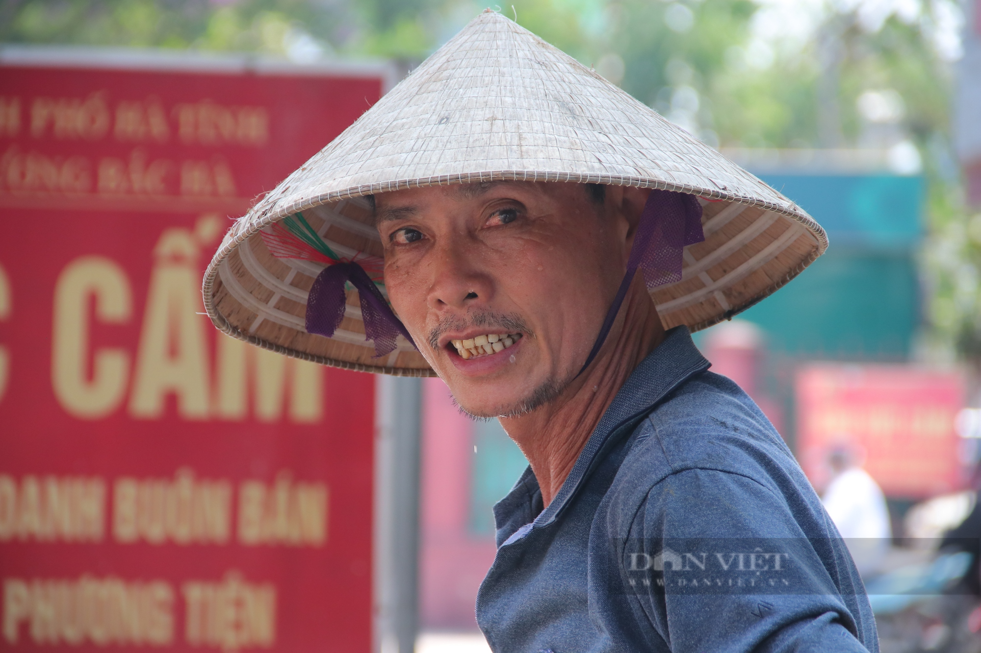 Hà Tĩnh: Lao động nghèo mệt “bở hơi tai” khi chống chọi với trời nắng nóng khốc liệt - Ảnh 5.
