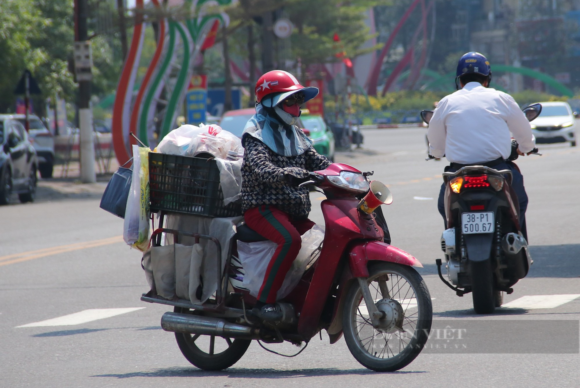 Hà Tĩnh: Lao động nghèo mệt “bở hơi tai” khi chống chọi với trời nắng nóng khốc liệt - Ảnh 7.