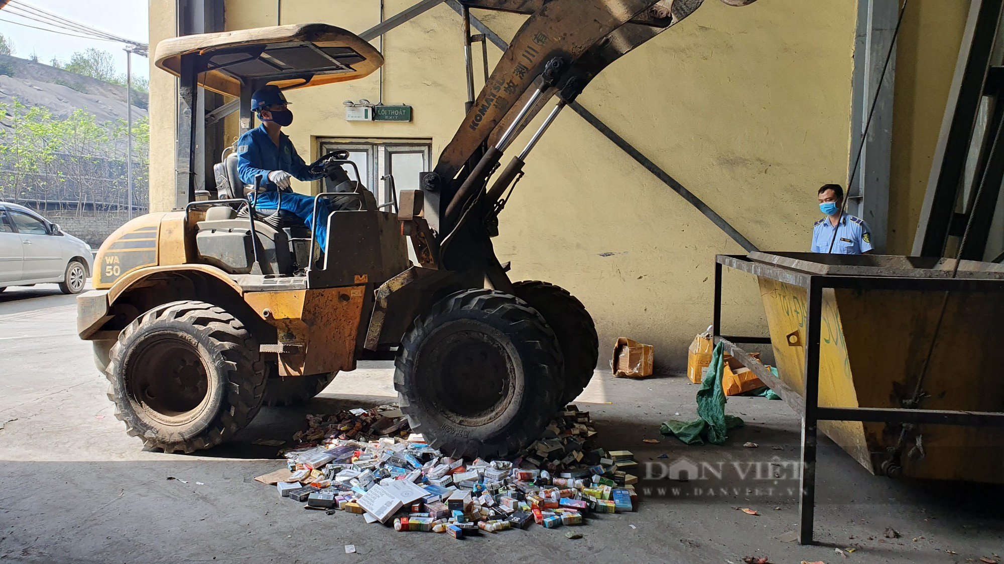 Phát hiện hàng loạt cơ sở kinh doanh thuốc lá điện tử nhập lậu - Ảnh 2.