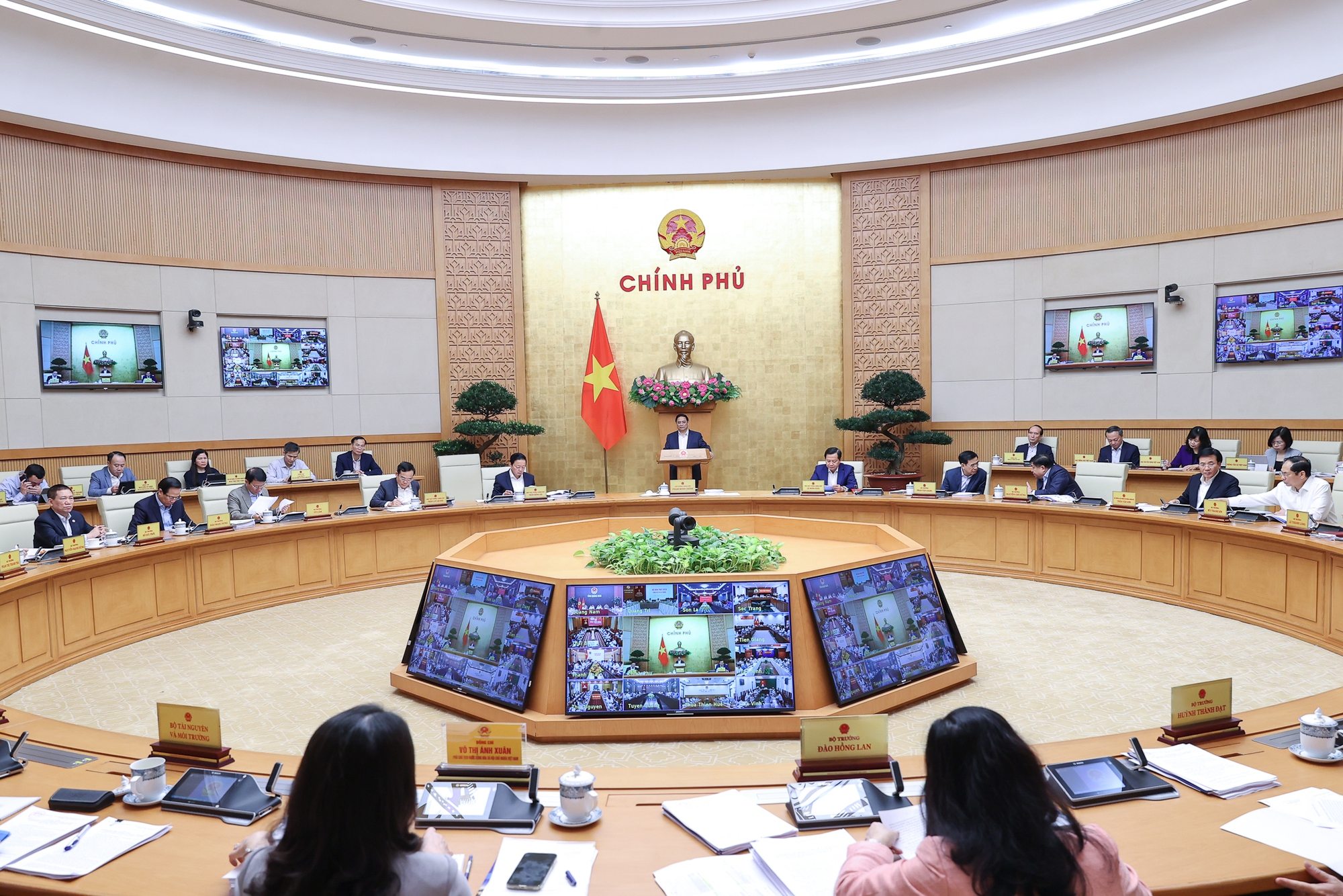 Thủ tướng yêu cầu nóng với các Bộ trưởng, Thủ trưởng cơ quan ngang bộ, Chủ tịch UBND tỉnh, thành phố - Ảnh 2.
