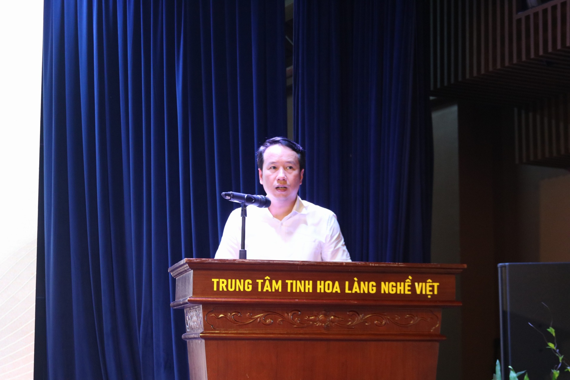 Hỗ trợ chuyển đổi số, thúc đẩy đổi mới sáng tạo trong các làng nghề - Ảnh 1.