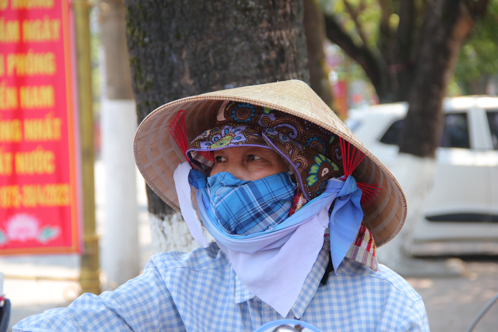 Hà Tĩnh: Lao động nghèo mệt “bở hơi tai” khi chống chọi với trời nắng nóng khốc liệt - Ảnh 4.