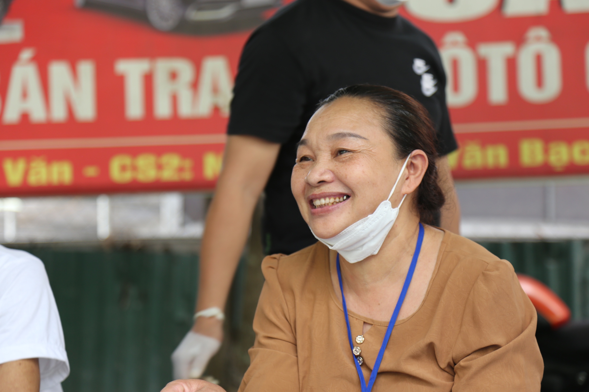 Phiên chợ trái tim tiếp tục sứ mệnh trao yêu thương  - Ảnh 3.