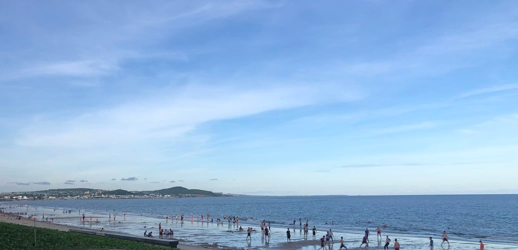 Hai thanh niên tắm biển bị chết đuối thương tâm ở Phan Thiết   - Ảnh 1.