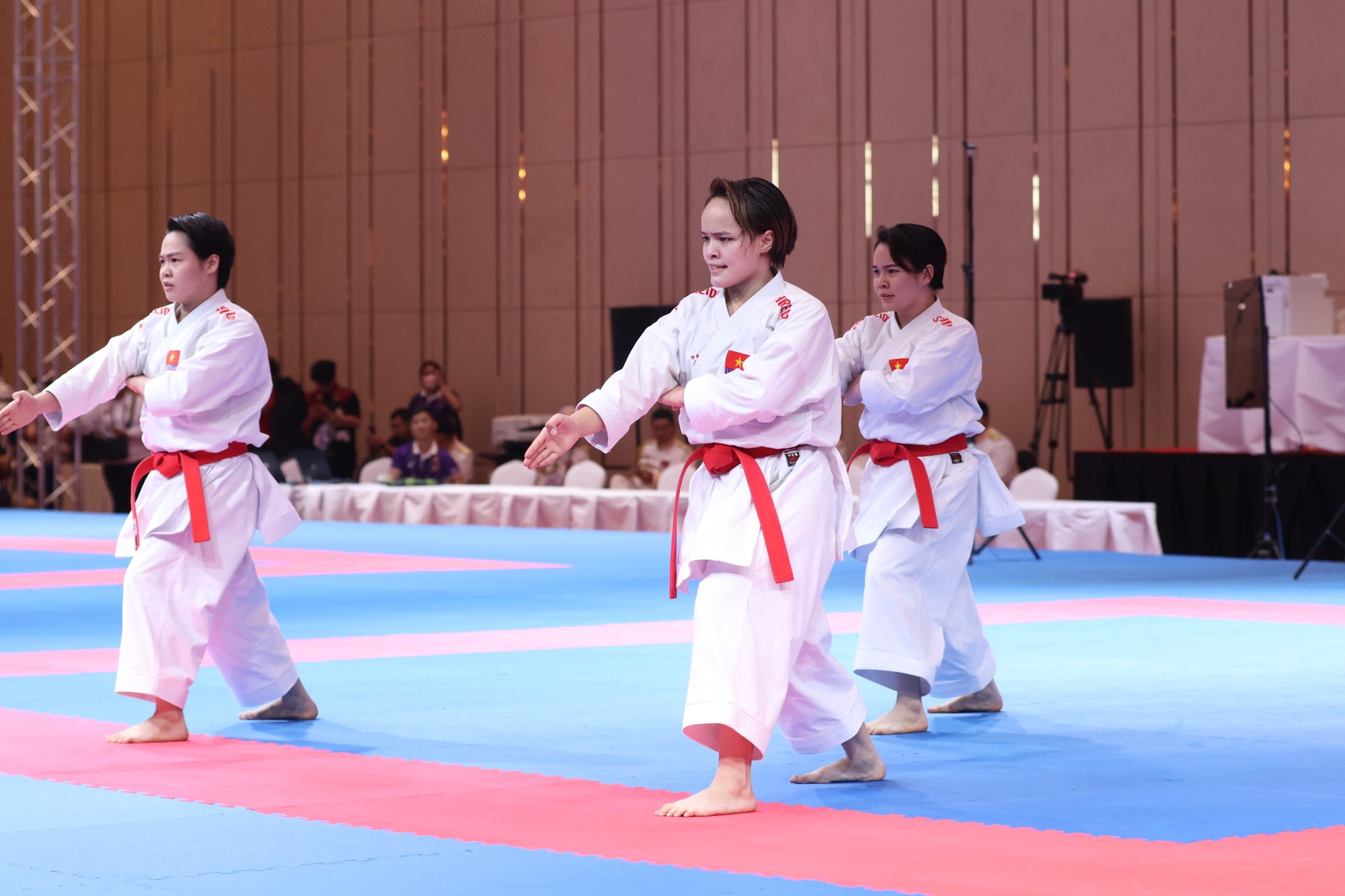 Bảng tổng sắp huy chương SEA Games 32 ngày 6/5: Karate giành 2 HCV kata đồng đội - Ảnh 6.