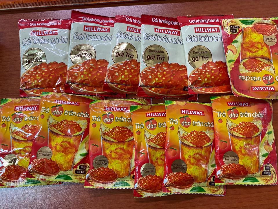 &quot;Ma trận&quot; đồ ăn vặt, bánh kẹo &quot;lạ&quot; bủa vây học sinh ở cổng trường: Thực phẩm &quot;bẩn&quot; tiếp cận tuổi học trò (bài 1) - Ảnh 7.
