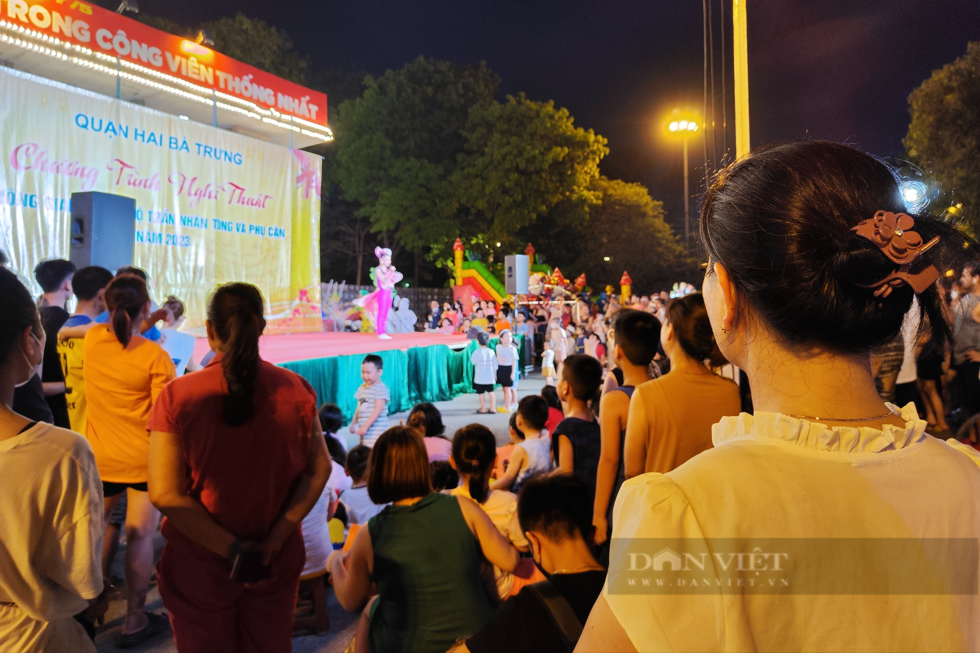 Hà Nội: Phố đi bộ Trần Nhân Tông nhìn ra sao vào ngày cuối tuần? - Ảnh 1.