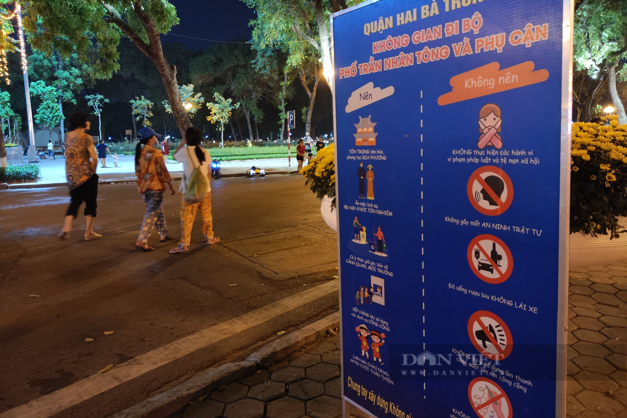 Hà Nội: Phố đi bộ Trần Nhân Tông nhìn ra sao vào ngày cuối tuần? - Ảnh 7.