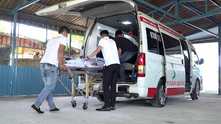 Công ty vận chuyển cấp cứu nhưng lại ngang nhiên khám chữa bệnh - Ảnh 1.
