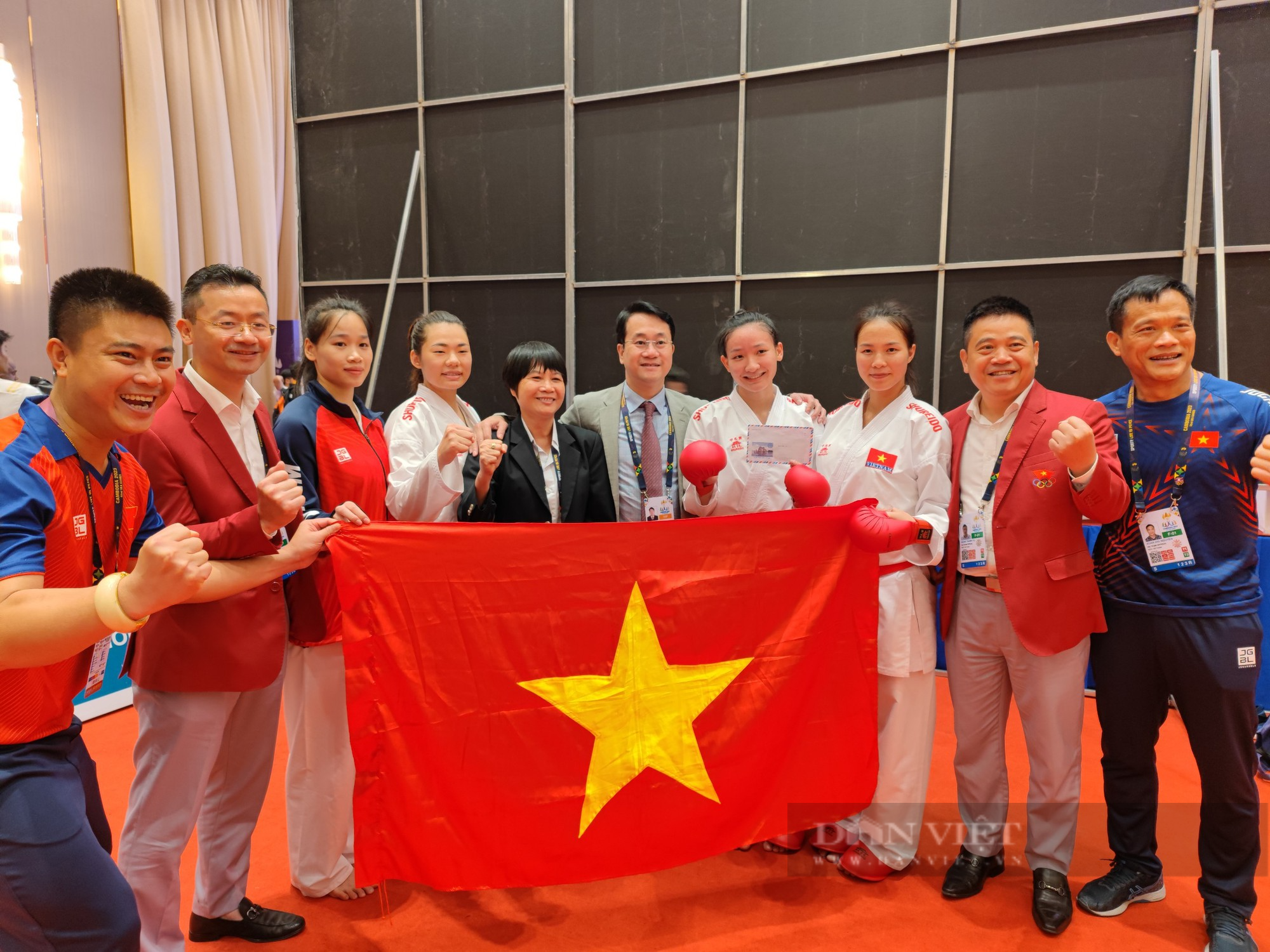Chiến thắng kịch tính, karate hoàn thành cú đúp HCV kumite đồng đội tại SEA Games 32 - Ảnh 3.