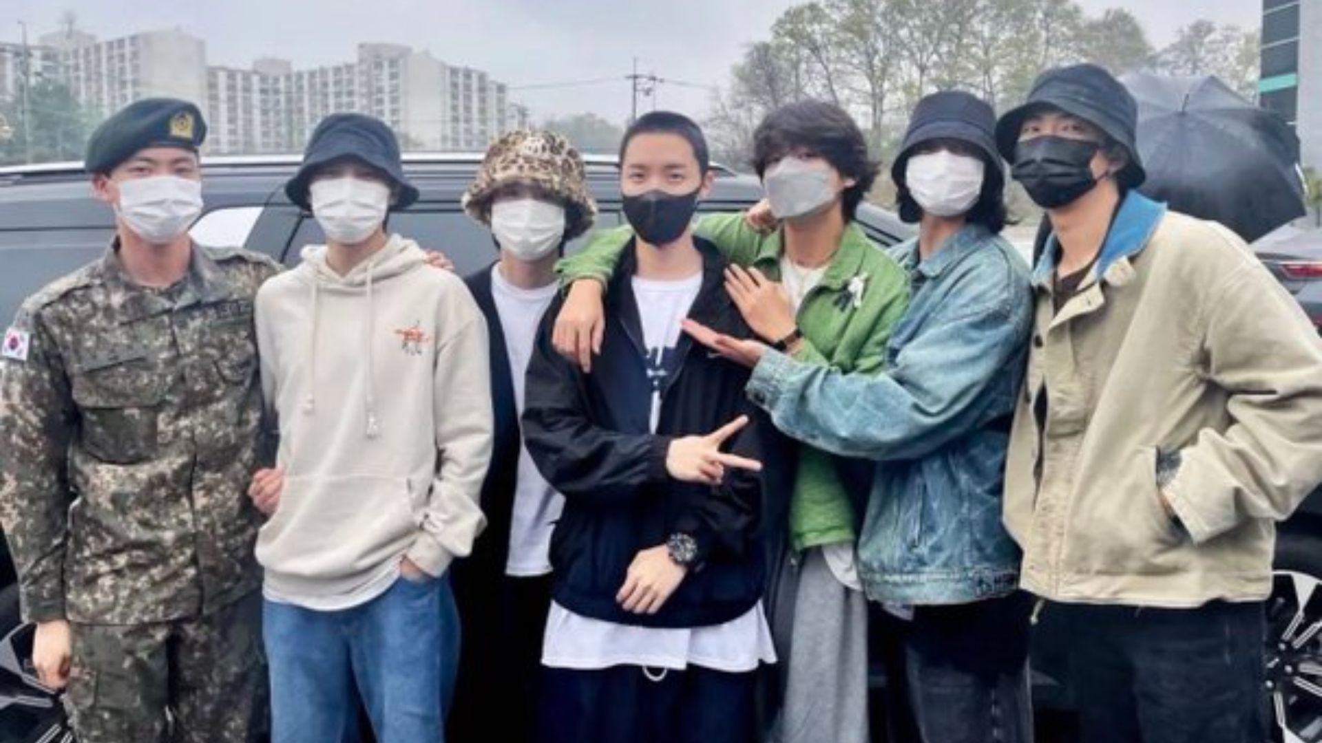 BTS dính nghi án được nhận &quot;ưu ái&quot; khi J-Hope nhập ngũ - Ảnh 1.