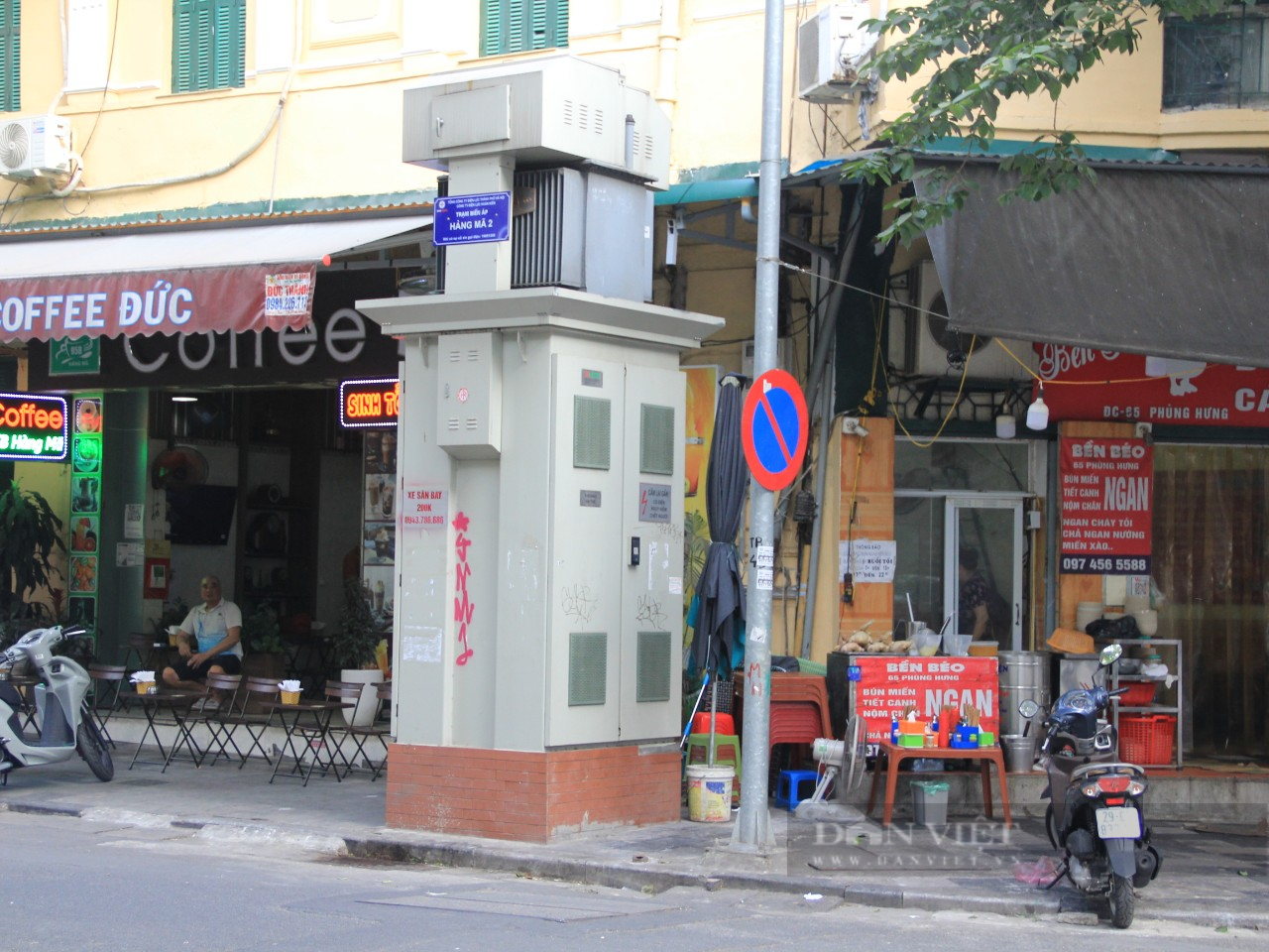 Bất chấp nguy hiểm, nhiều người “ôm” bốt điện mưu sinh - Ảnh 1.