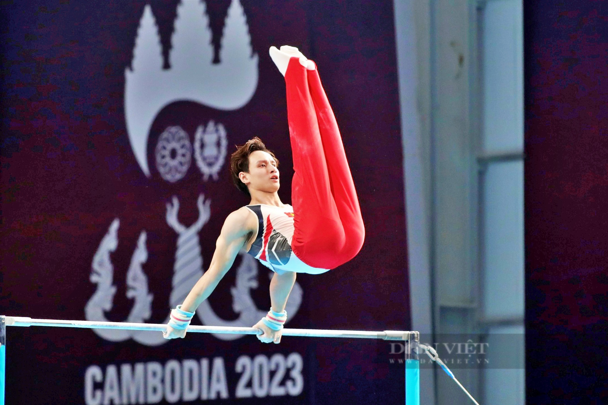 Ảnh: Đinh Phương Thành toả sáng giành HCV xà đơn SEA Games 32 - Ảnh 3.