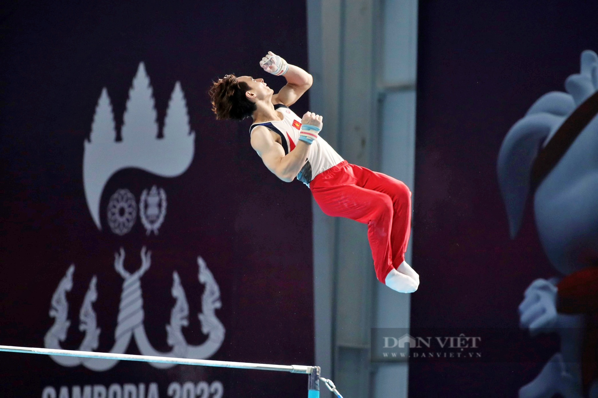 Ảnh: Đinh Phương Thành toả sáng giành HCV xà đơn SEA Games 32 - Ảnh 6.