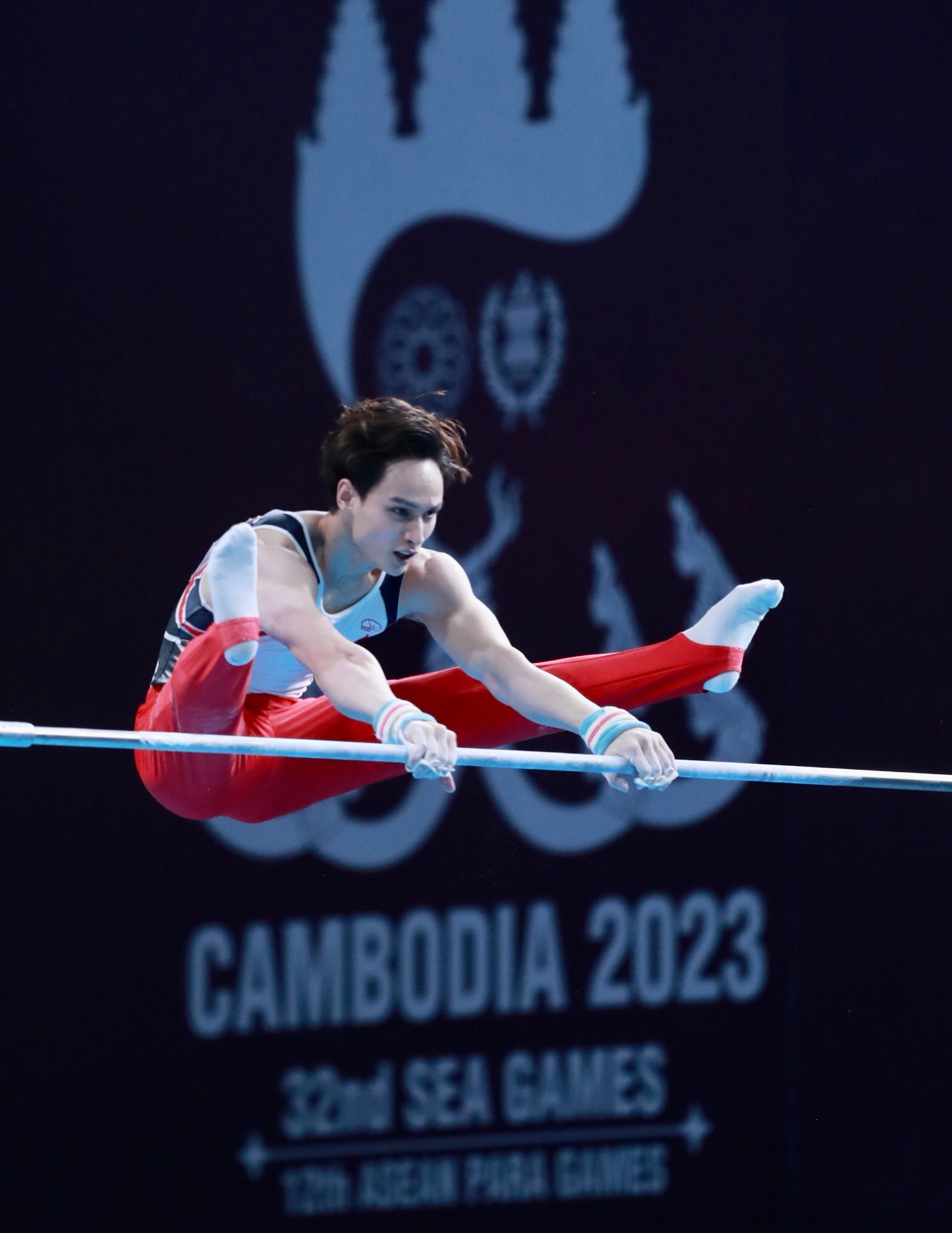 Ảnh: Đinh Phương Thành toả sáng giành HCV xà đơn SEA Games 32 - Ảnh 5.