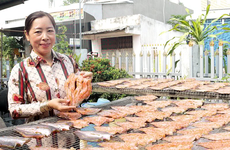 Một nông dân khởi nghiệp thành công bằng mô hình chế biến loại cá ngon, giàu dinh dưỡng thành món đặc sản - Ảnh 1.