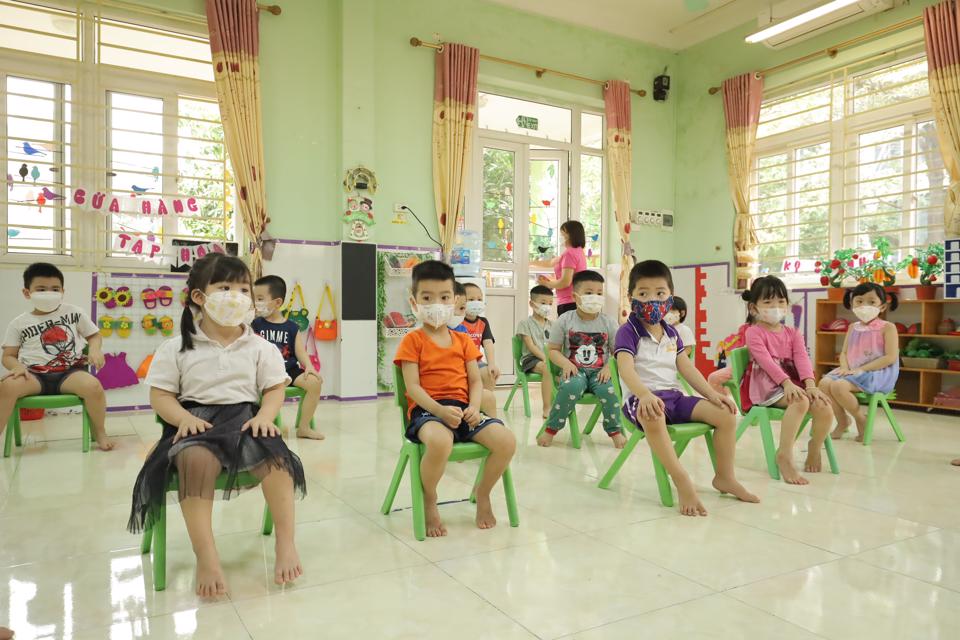 Học sinh đầu cấp tăng, Hà Nội giải bài toán thiếu trường thế nào? - Ảnh 1.