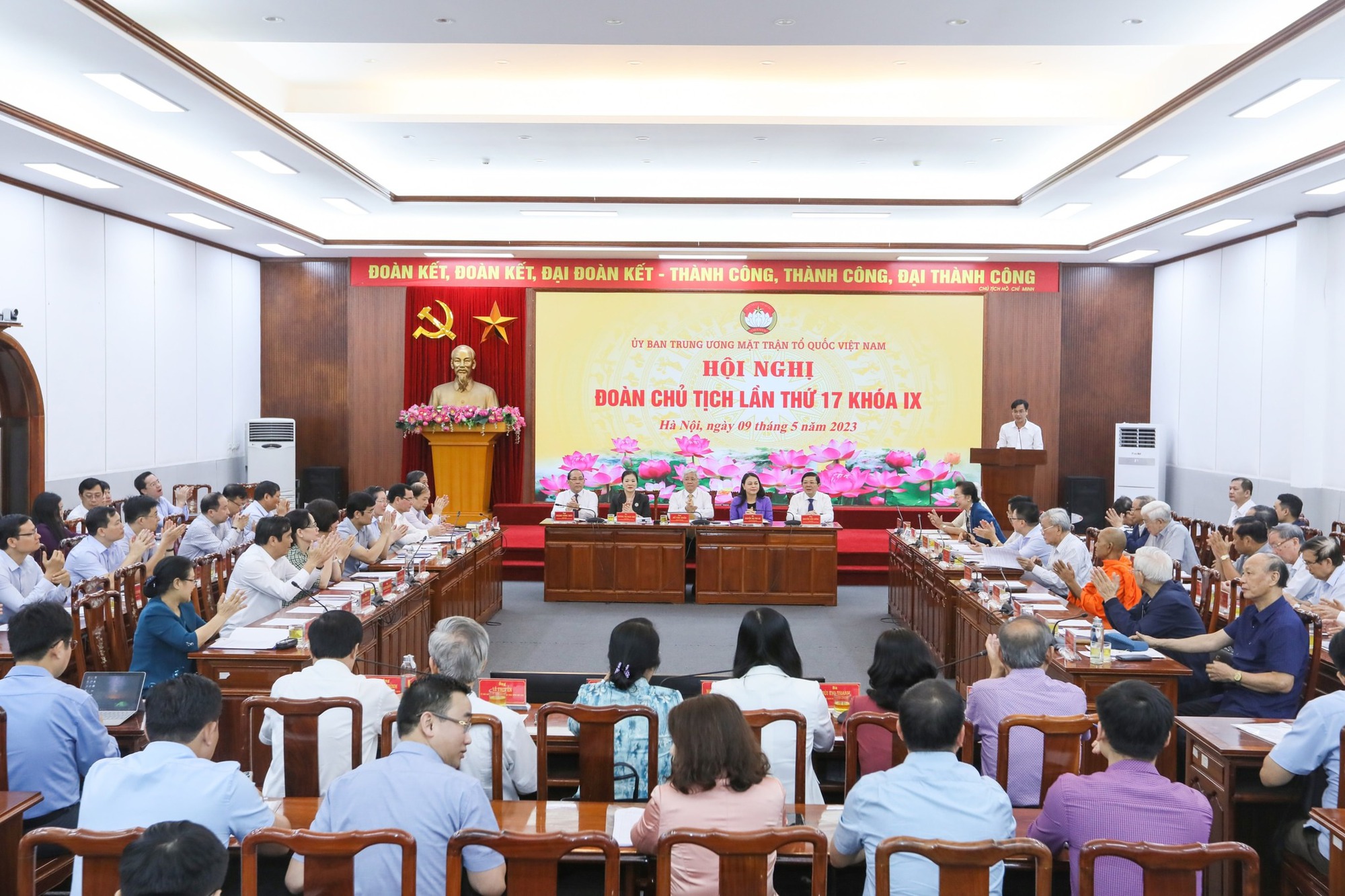 MTTQ Việt Nam kiến nghị khắc phục tình trạng cán bộ sợ trách nhiệm, “giữ an toàn quá mức cần thiết” - Ảnh 1.