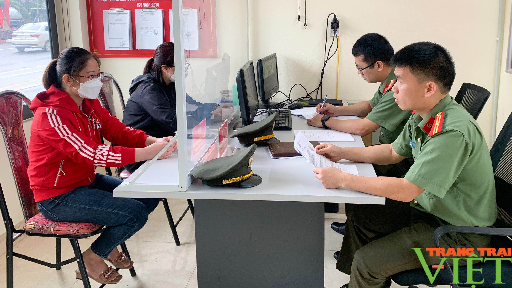 Để luôn xứng đáng là "tai mắt của trên, người bạn của dưới" - Ảnh 2. Để luôn xứng đáng là "tai mắt của trên, người bạn của dưới" - Ảnh 2.