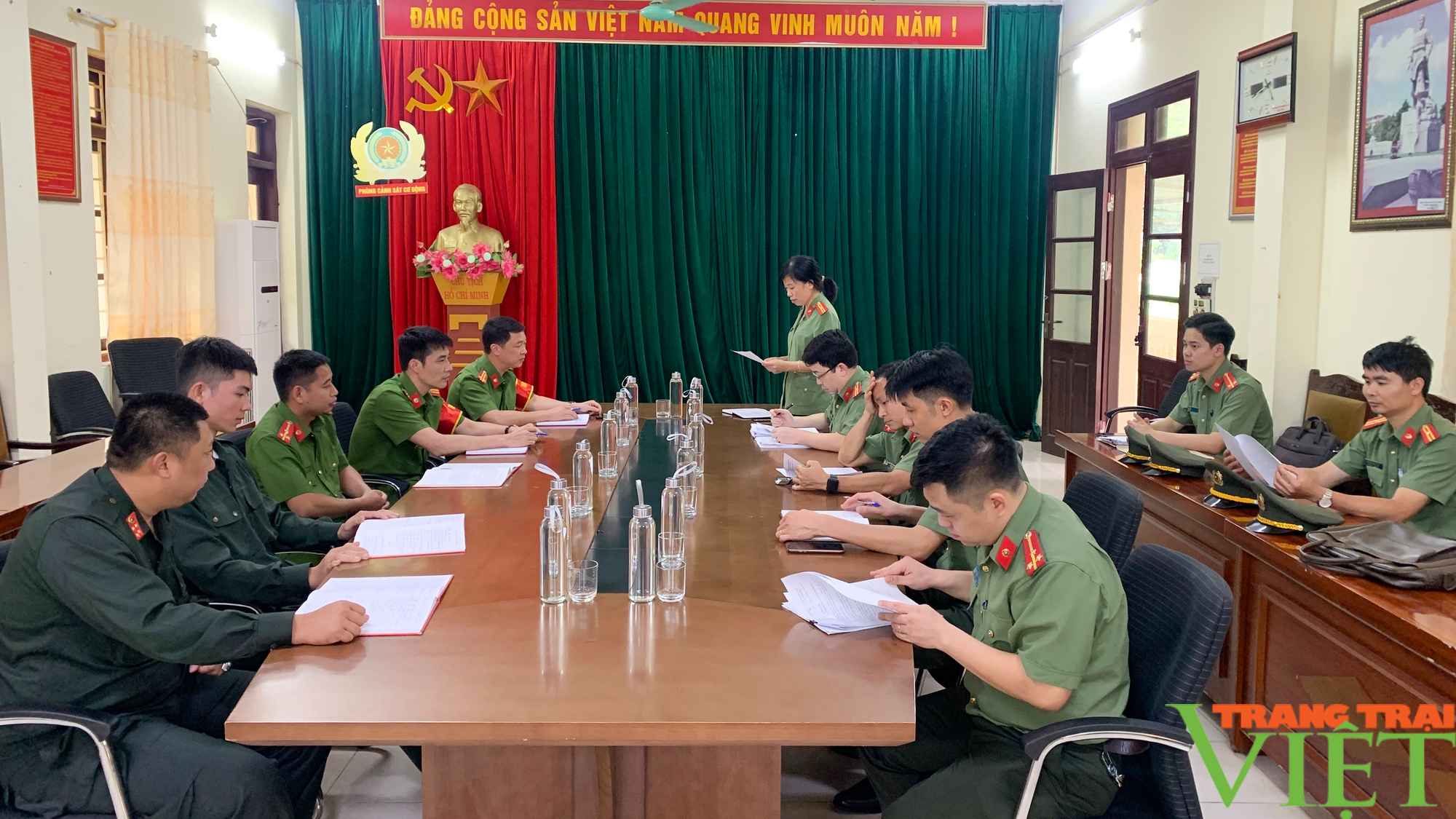 Để luôn xứng đáng là "tai mắt của trên, người bạn của dưới" - Ảnh 4. Để luôn xứng đáng là "tai mắt của trên, người bạn của dưới" - Ảnh 4.