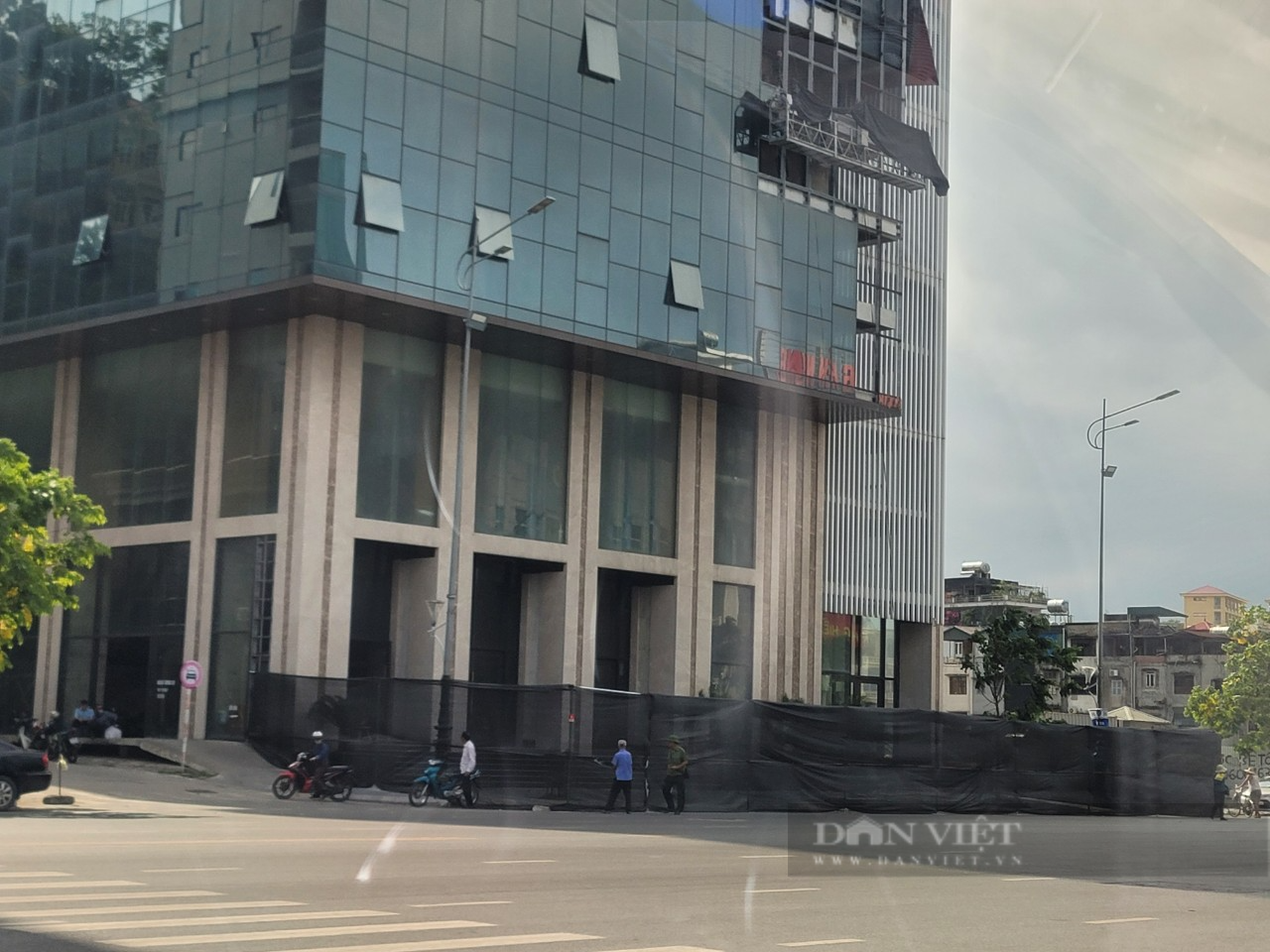 Khách sạn Hương Lan xây vượt 8 tầng ở &quot;đất vàng&quot; Hạ Long phải tháo dỡ phần sai phép - Ảnh 4.