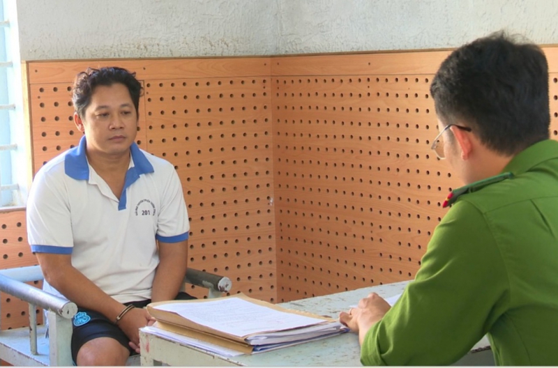 Vào nhà nghỉ với gã trai mới quen qua mạng, 2 phụ nữ &quot;mất cả chì lẫn chài&quot; - Ảnh 1.